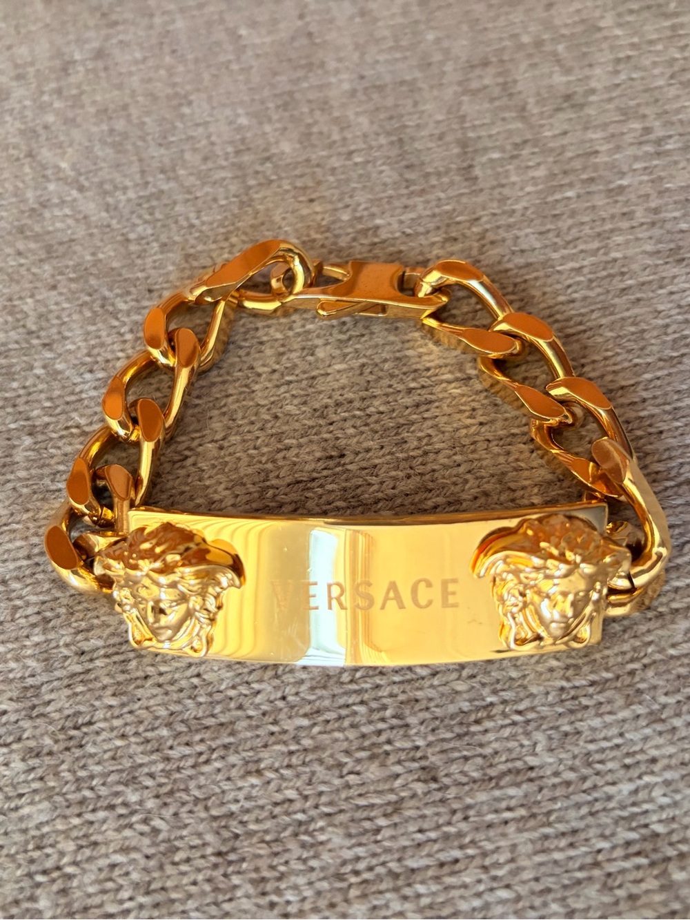 Versace Gold Medusa ID Plate Chain Bracelet - Men - Picture 4 of 7